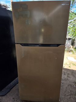 Insignia Top-Freezer Refrigerator
