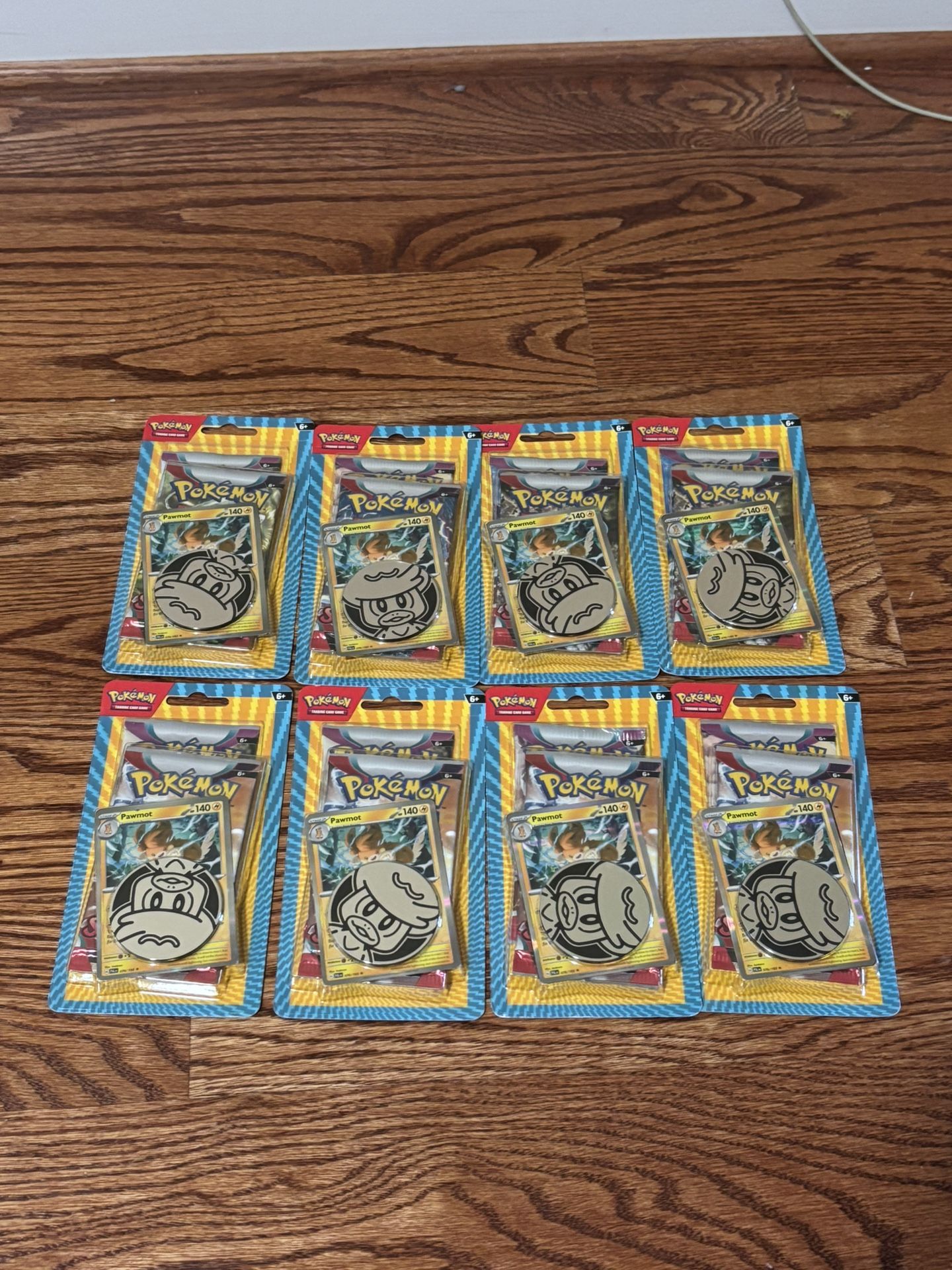 Pokémon TCG Blister 8 Booster Packs with Pawmot Metallic Coin (2024)