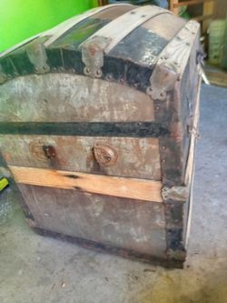 Vintage Steamer Trunk