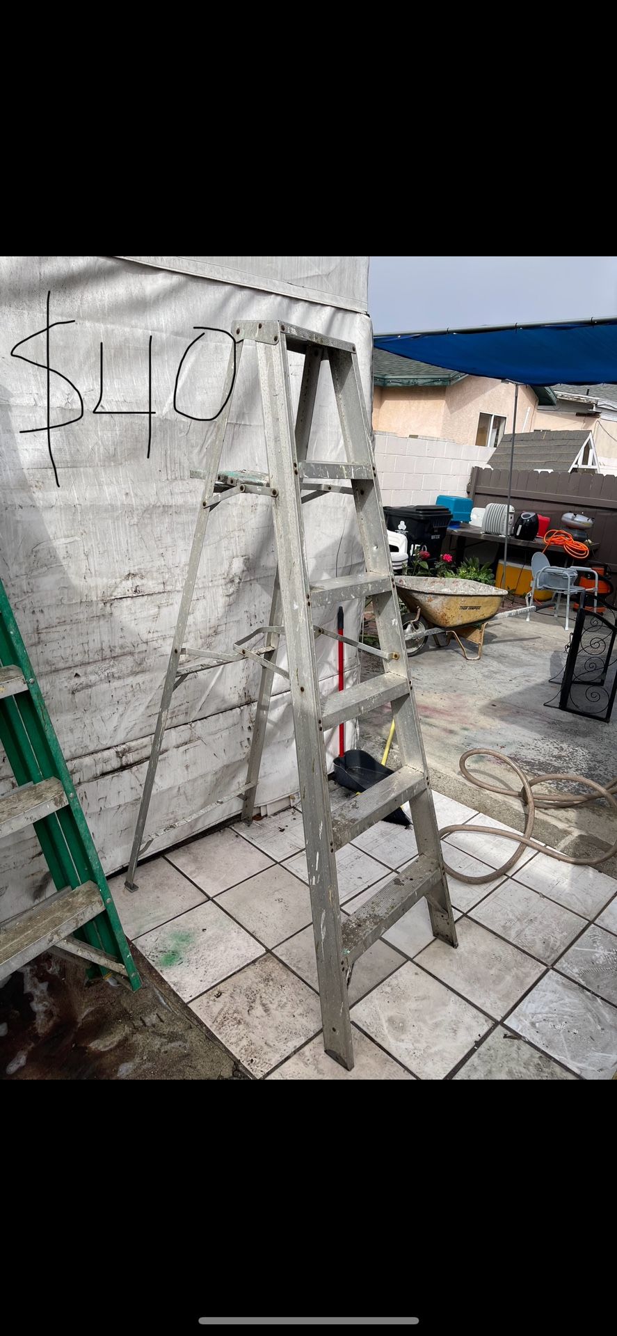 Good condition aluminum ladder