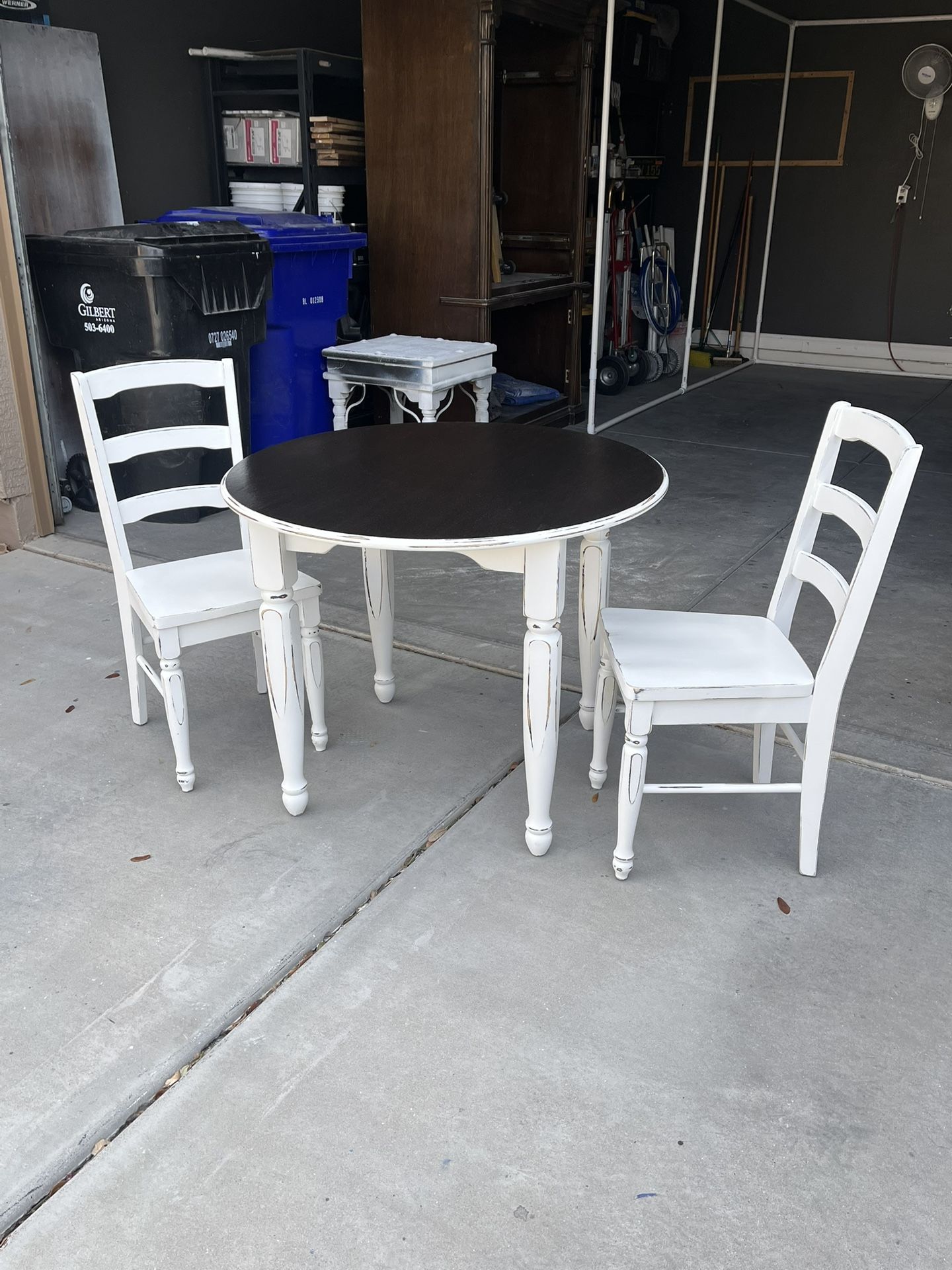 SOLID OAK RUSTIC FARMHOUSE SMALL KITCHEN TABLE & 2 MATCHING CHAIRS