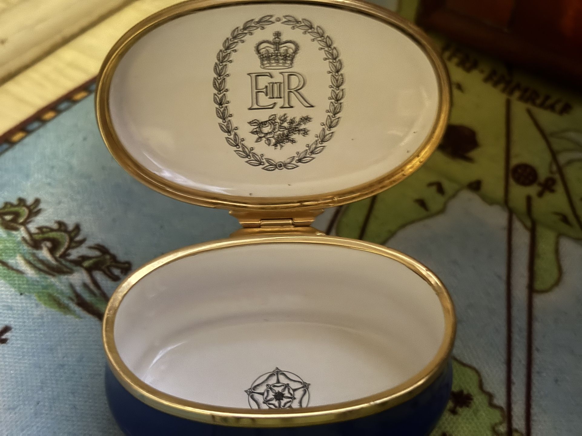 English Royal Memorabilia Crowned ERI Cipher