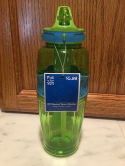 NEW EZ Freeze sport bottles $5!! Holds 32oz.