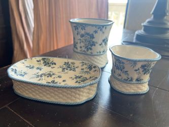 Blue & White Porcelain Bathroom Set