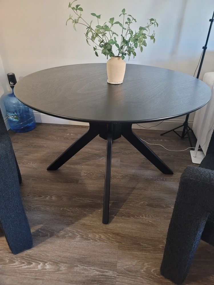 Round Table