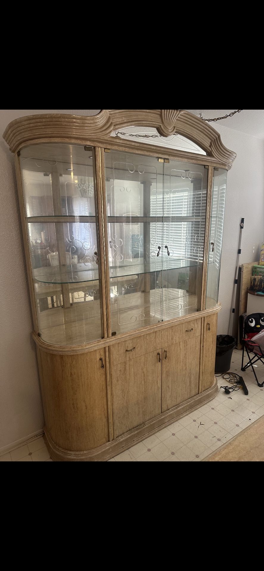 China Cabinet And Table