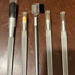 Set of 5 Mini Make-up Brushes $2.00 each set *New