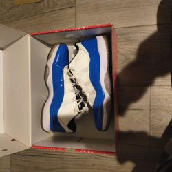 Air Jordan 6 Retro Blue And White In Size 13 Mens