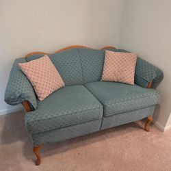 Queen Anne Love Seat