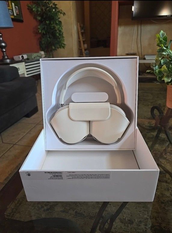 Apple AirPods Max Wireless Over-Ear Headphones, Pro-Level Active Noise Cancellation, Transparency