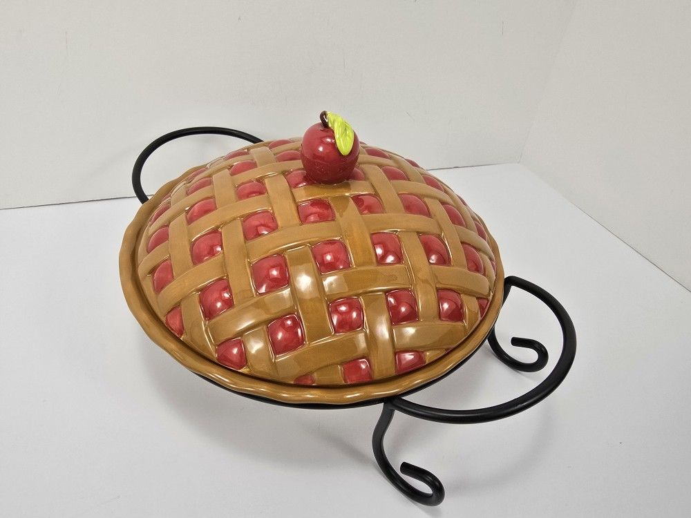 GLOBAL DESIGN CONNECTIONS Kate Williams Ceramic Pie Keeper