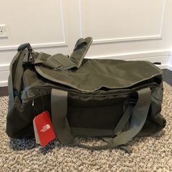 BRAND NEW NORTH FACE DUFFLE BAG