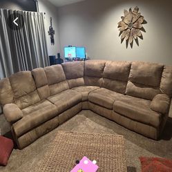 Reclining Sectional Sofa w/ Full Pull-Out Sleeper Bed