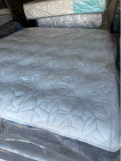 California king size bed mattress king koil intimate bliss top medium button top pillow Stearns & foster reserve luxury estate Aireloom Kluft hotel co