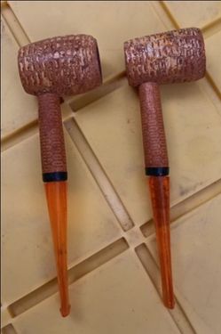 Smoking corn pipes. (27)