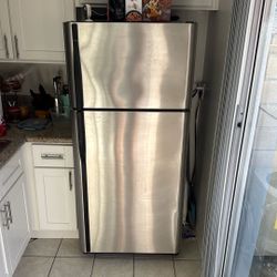 Refrigerator Kenwood