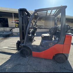 17 Forklift Toyota 5000 Lb