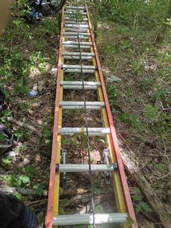 Werner GlideSafe 28' Fiberglass Extension Ladder – Type IA 300 lb – Excellent Condition – $275