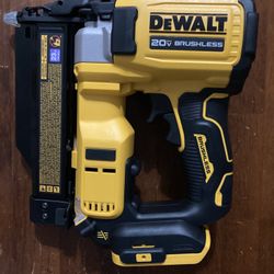 BRAND NEW Dewalt 23g Pin Nailer NEVER USED