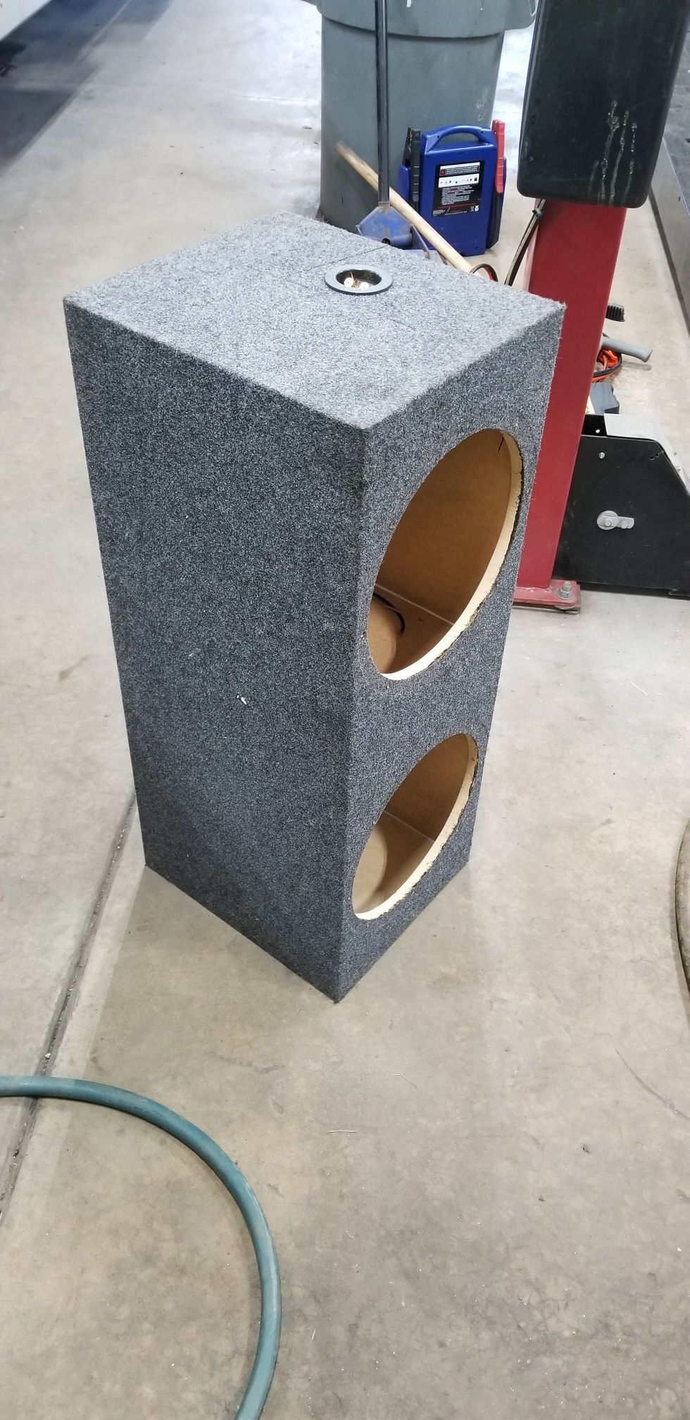 Sub box for 2 12s for Sale in La Grange, IL OfferUp