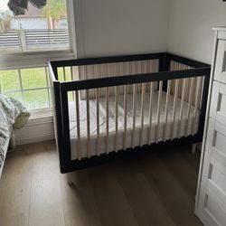 toddler bed/crib (read description).