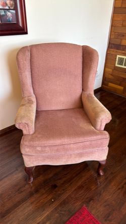 Wing back chair Wingback chair