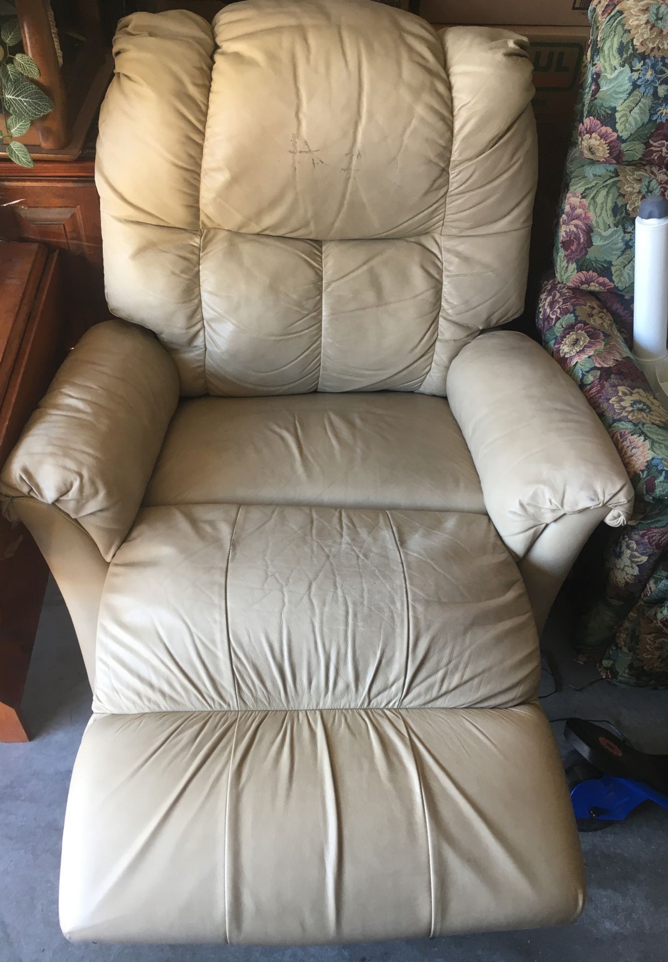 Leather recliner chair for Sale in Las Vegas, NV OfferUp