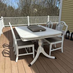 Beautiful Distressed Table With 4 Chairs