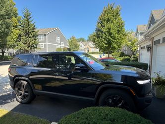 Rivian - R1S - 2025