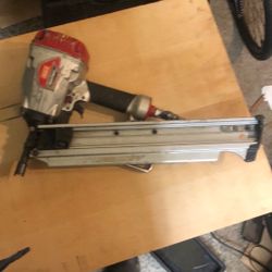MAX SuperFramer SN890CH3/34 Pneumatic 34-Degree Clipped Head Framing Nailer