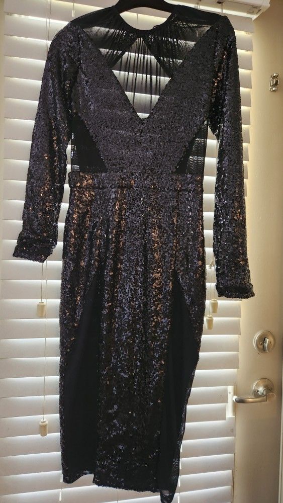 BEAUTIFUL BLACK SEQUIN DRESS SEXY AND DARING FOR ITS TRANSPARENT DETAILS SIZE S 