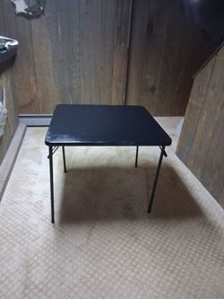 Folding table