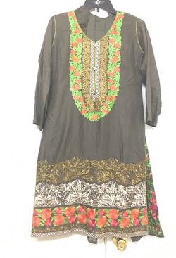 Paki/Indian embroidered work size small 3pc suit