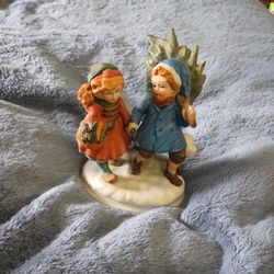 Vintage 1981 Avon Figurine "Sharing The Christmas Spirit 