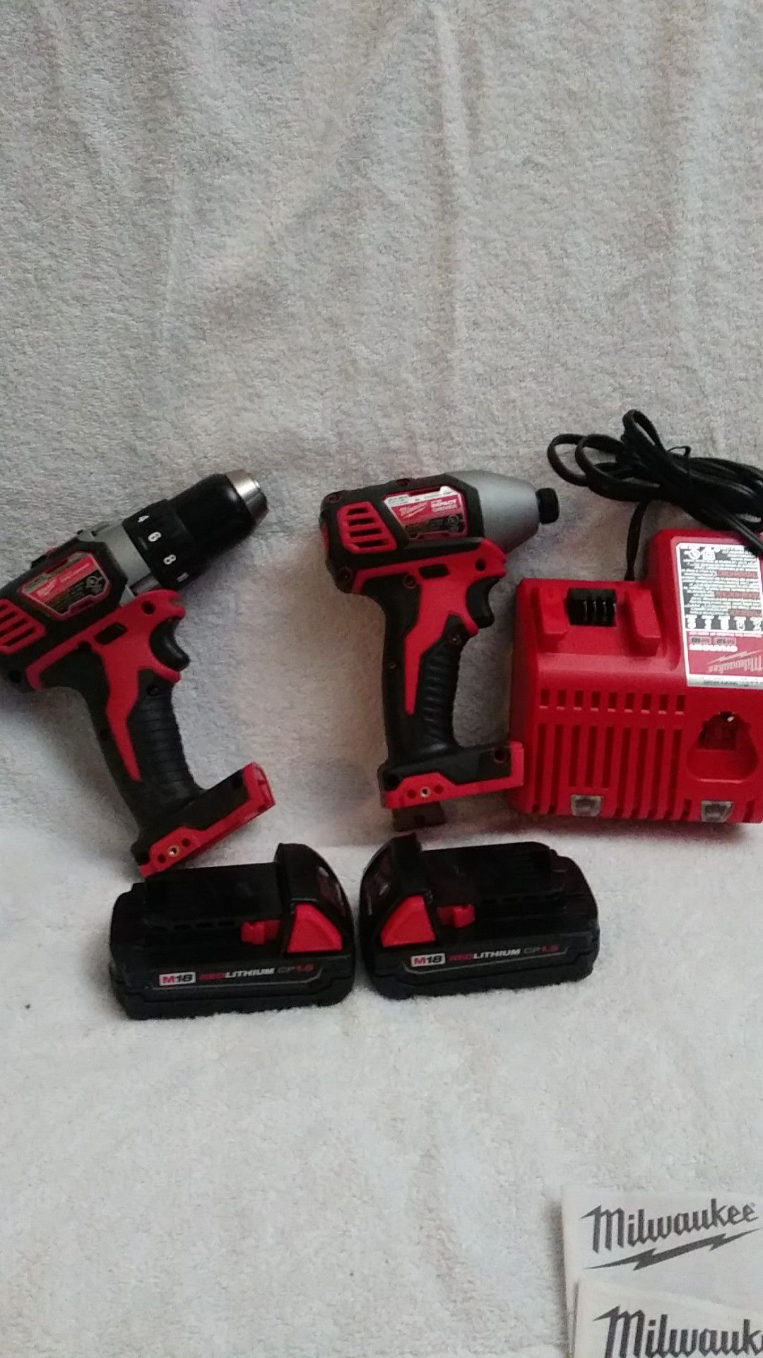Cordless 1/2 drill driver .charger and 2 battery 18v. 1.5