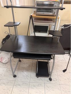 Computer table