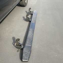 Factory Black Step Bars – 2025 Silverado Crew Cab