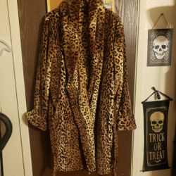 Large Robe, Womans,  Woodland Ca