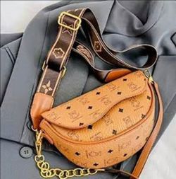 Vintage Print Crossbody Bag
Color