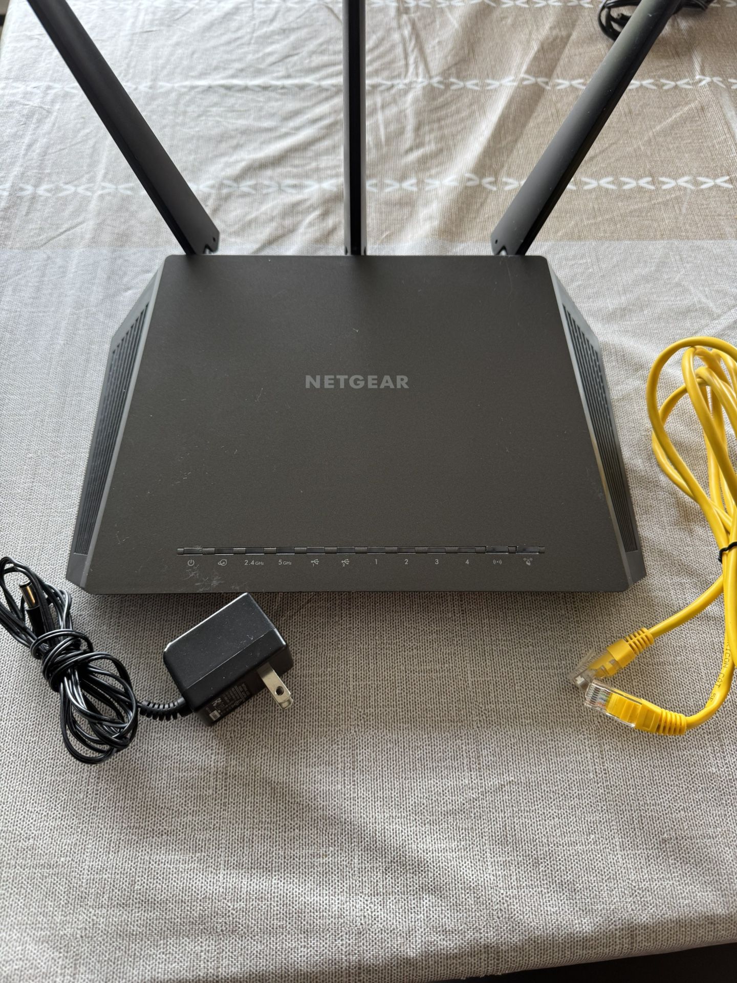 NETGEAR Nighthawk Smart Wi-Fi Router (R7000) - AC1900