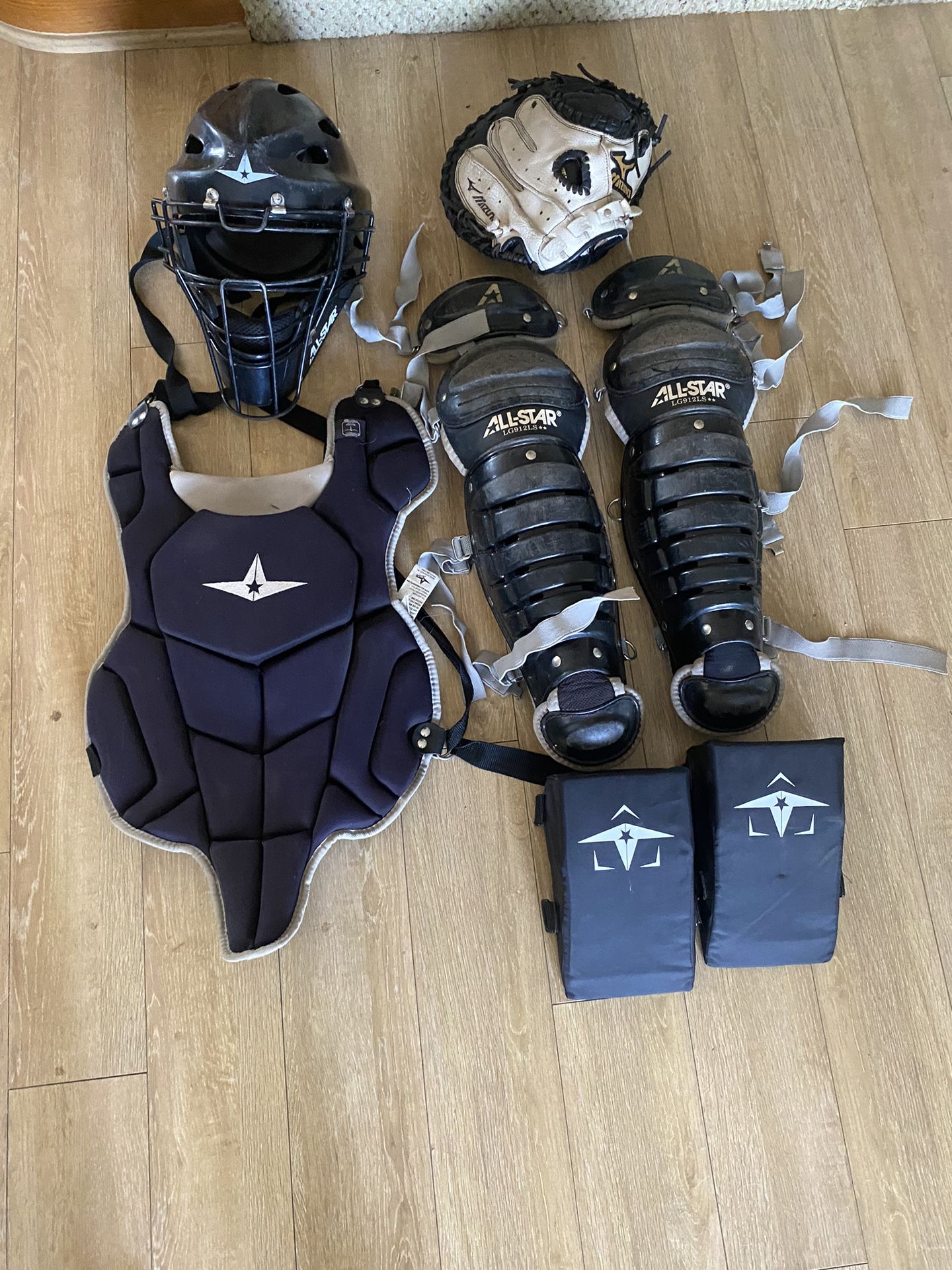 Used Youth Catchers Gear