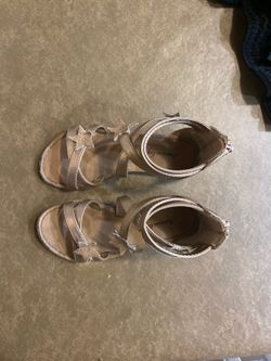 American Eagle size 11 Sandles
