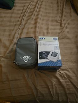 BLOOD PRESSURE MONITOR 