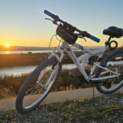 Dasani 26" White Mountain Bike.