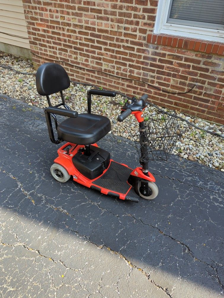 $300/OBO ~ Zip'r Roo Mobility Scooter - Used 3 Wheel Easy Transport