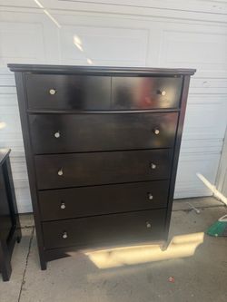 Tall Dark Brown 5Drawer Dresser with a nightstand !