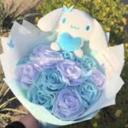 Blue hello kitty boquets
