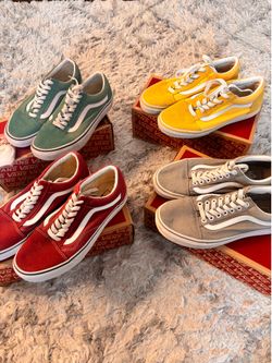 Old Skool Vans (M 6.5 / W 8.0)