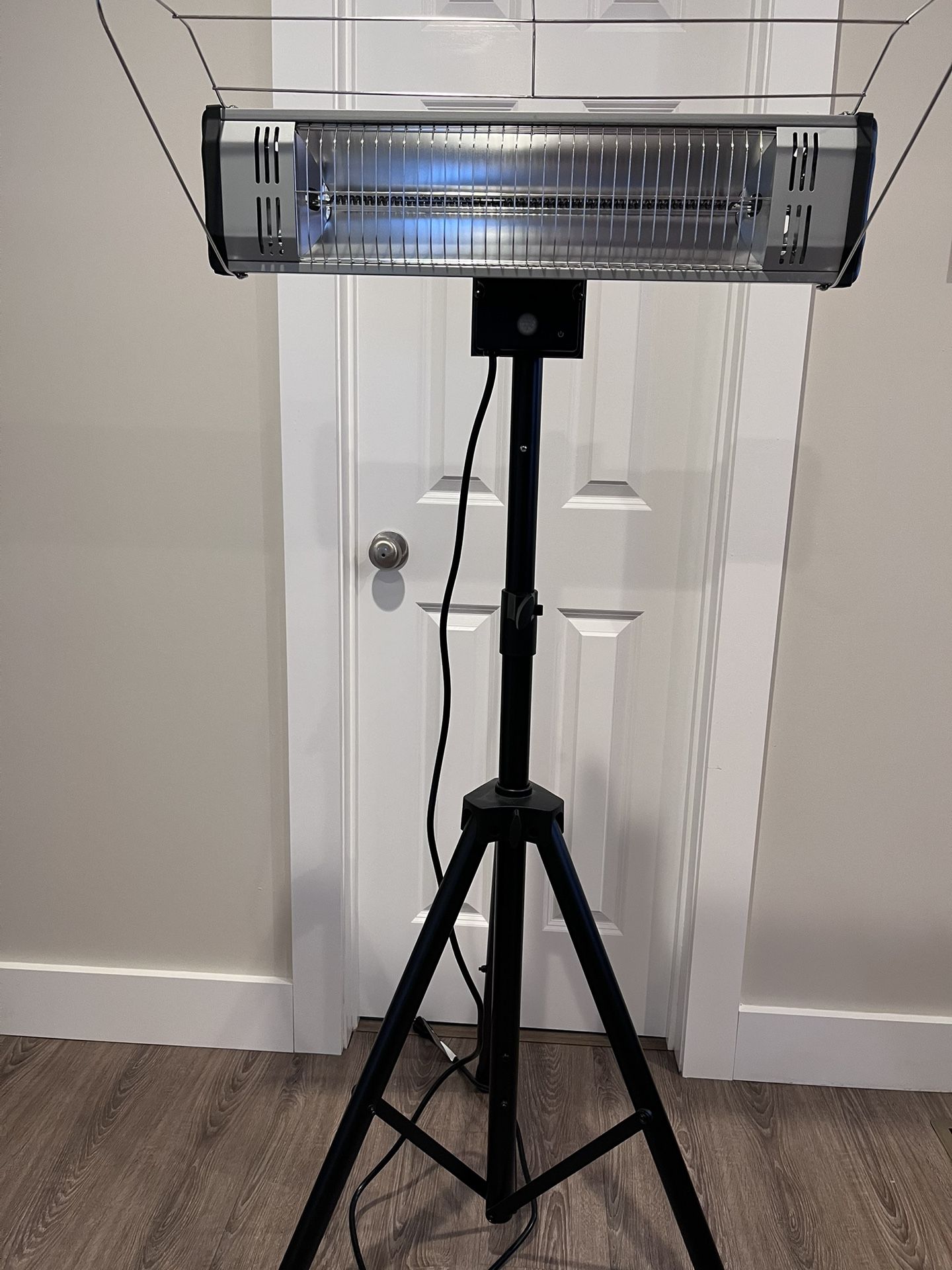 Like New Tradesman 1500 Watt Heater Tripod Combo