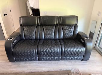 Electric recliner  ((Delivery available ))